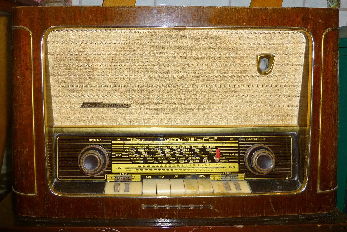 Röhrenradio Grundig Modell 2050 (Kulturverein Guntersblum CC BY-NC-SA)