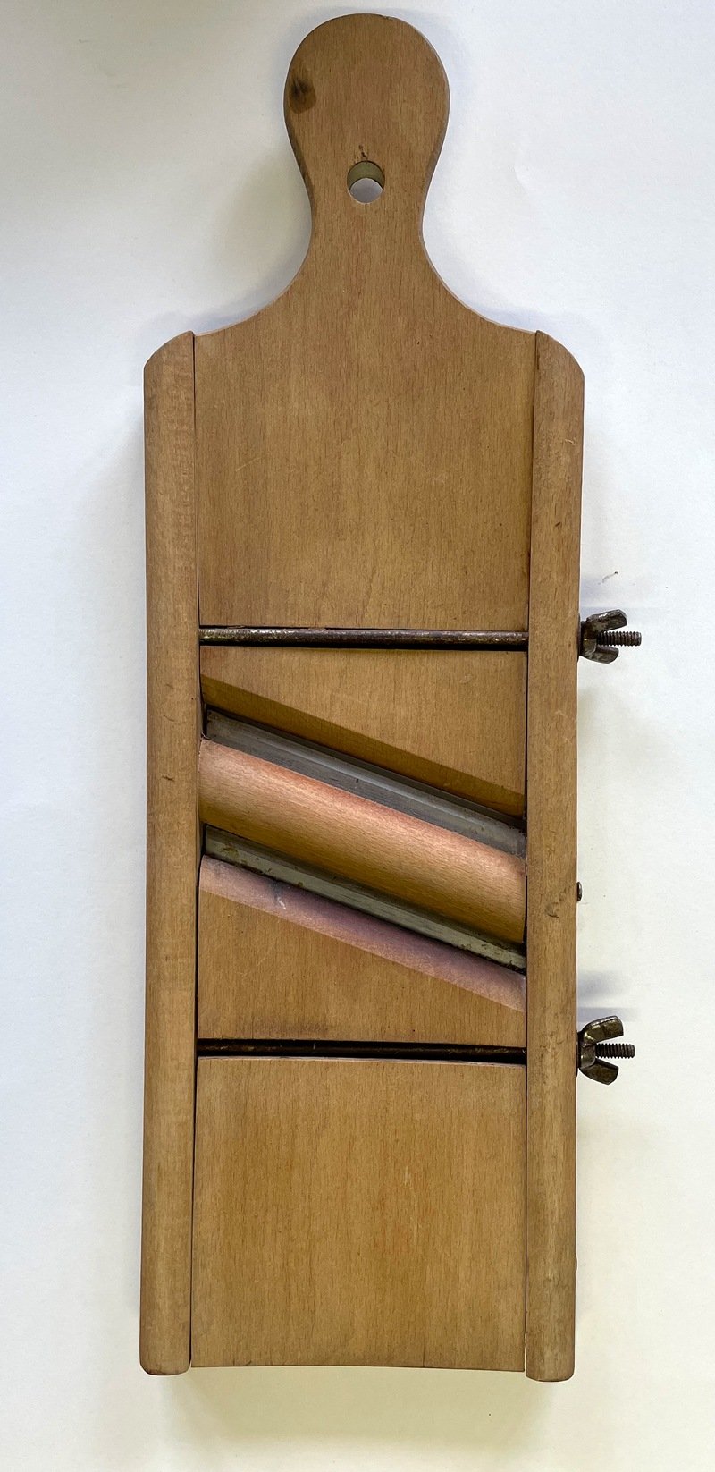 Haushaltsreibe aus Holz (Museum Guntersblum CC BY-NC-SA)
