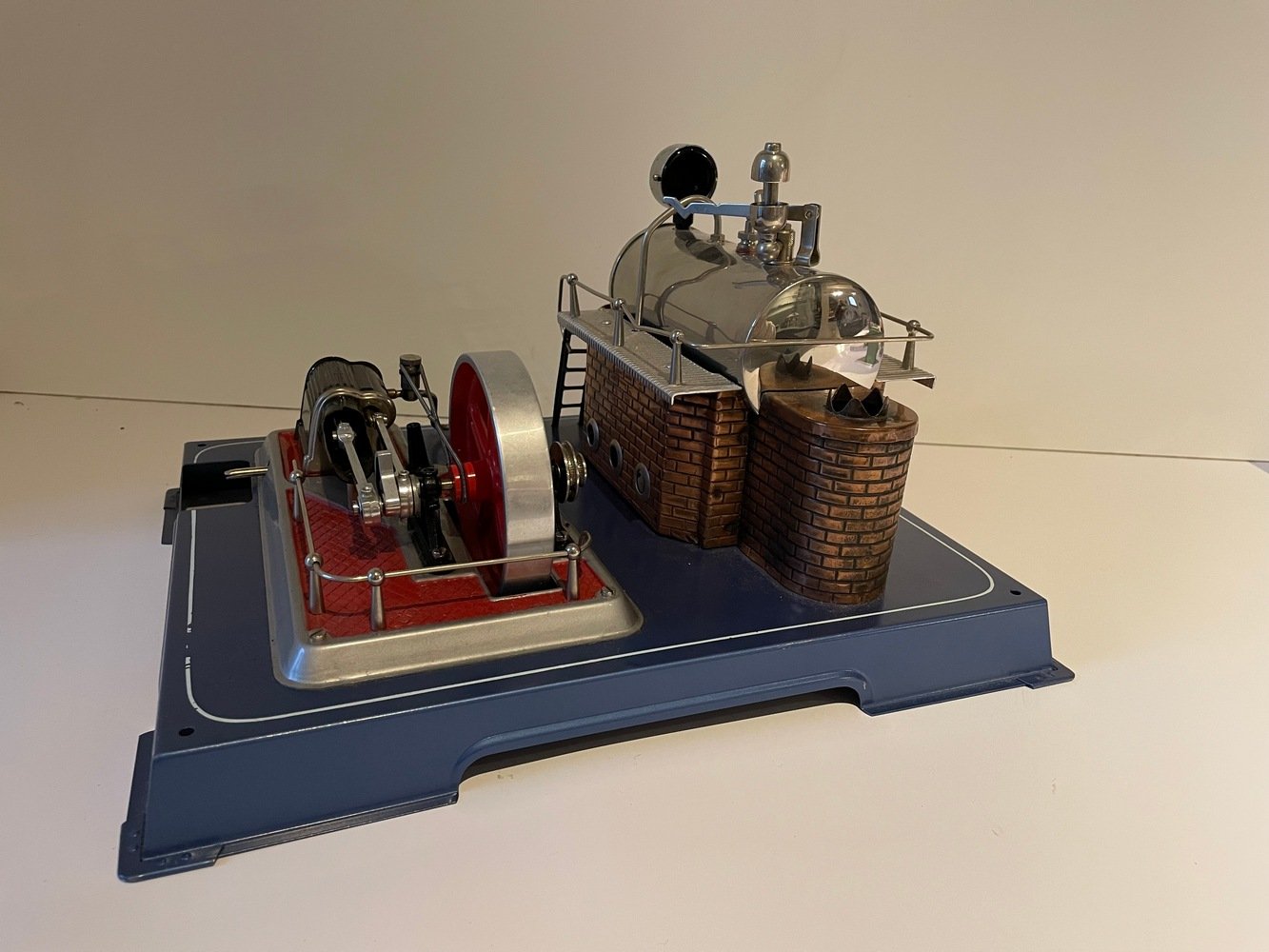 Dampfmaschine von Wilesco mit Zubehör (Museum Guntersblum CC BY-NC-SA)