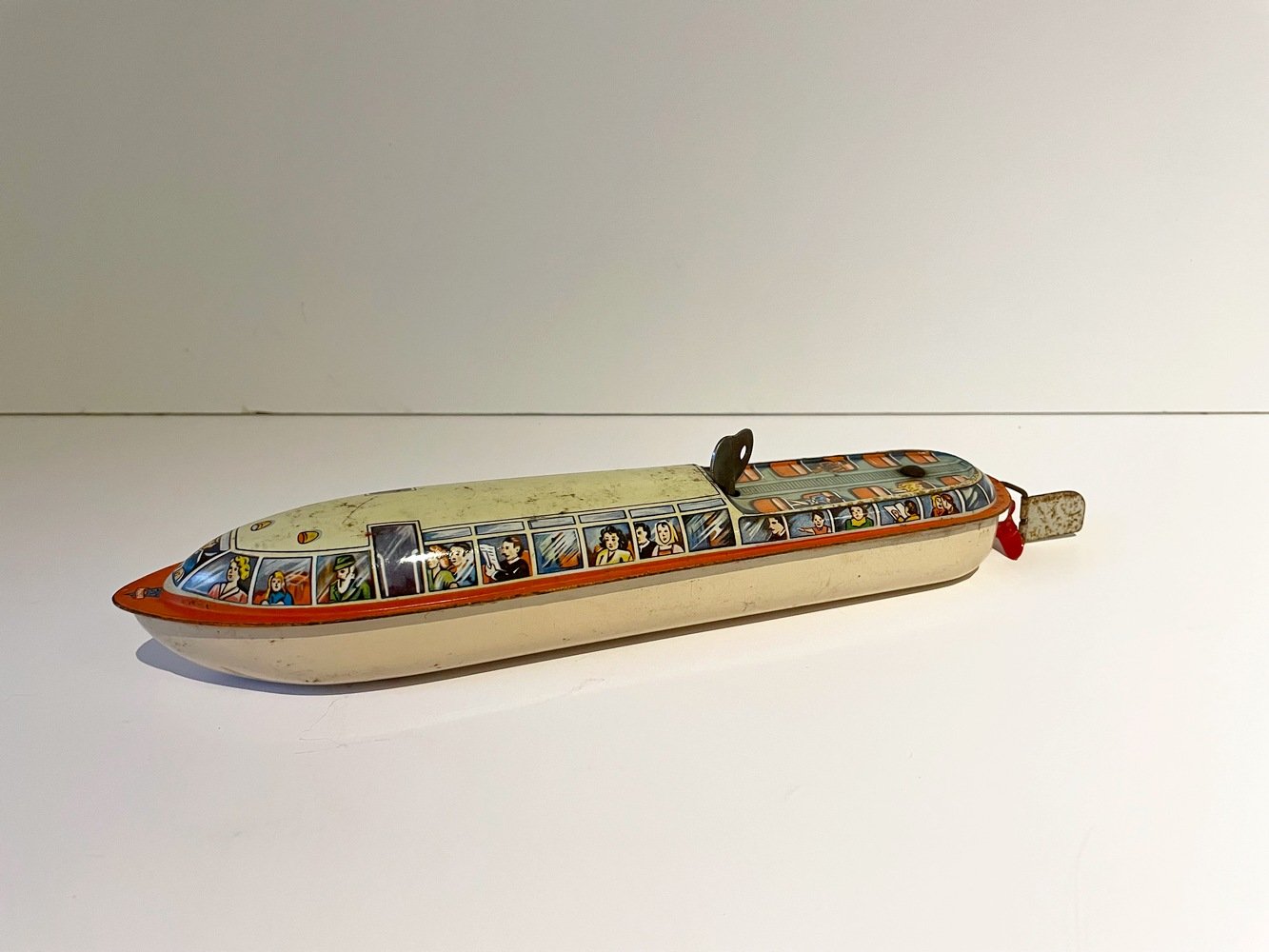 Spielzeugboot aus Blech (Museum Guntersblum CC BY-NC-SA)