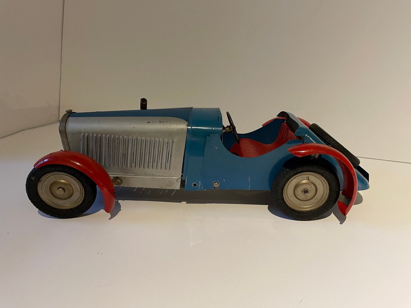 Spielzeugrennwagen aus Blech (Museum Guntersblum CC BY-NC-SA)