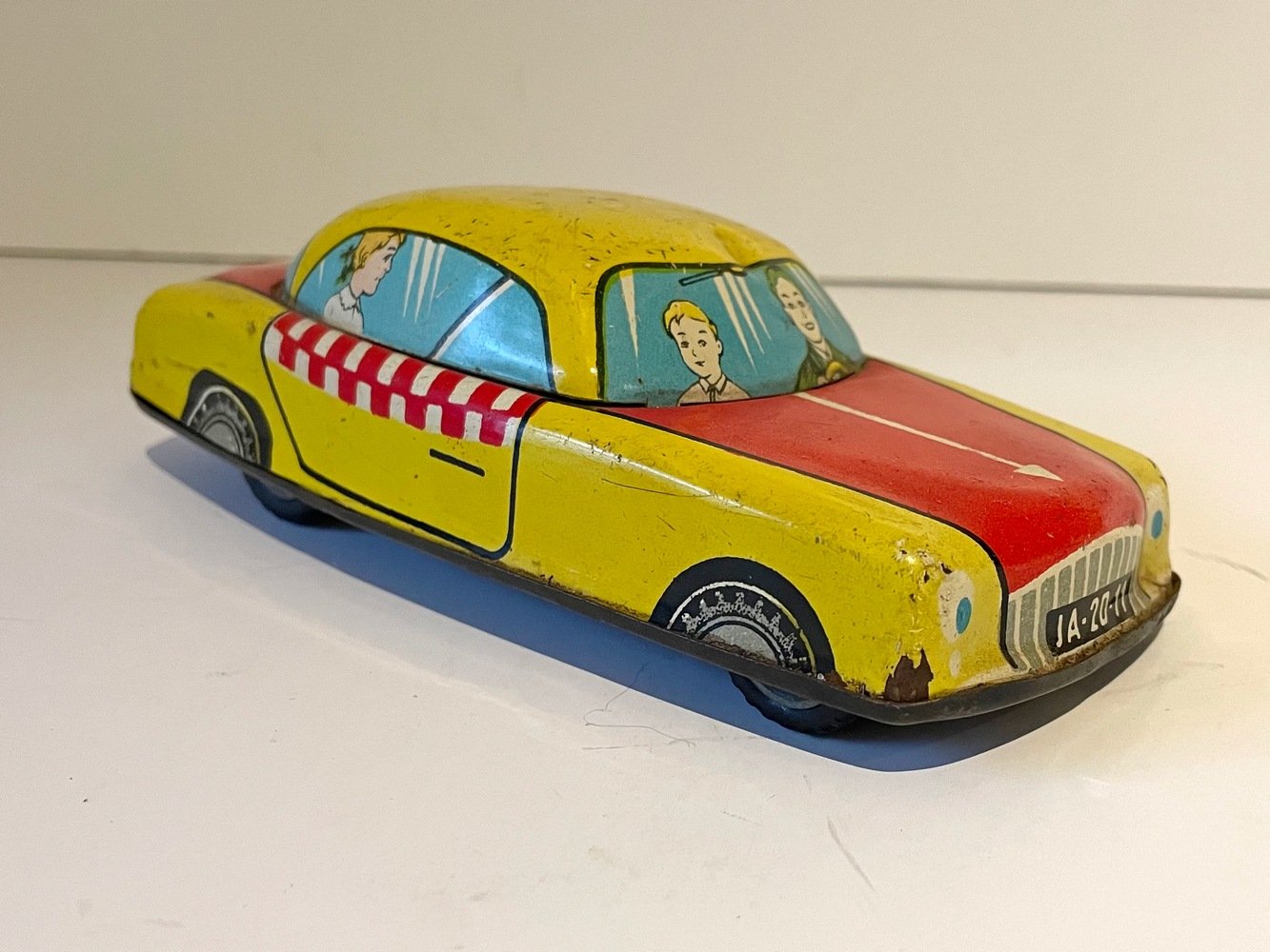 Flik Lewis Spielzeugauto mit Friktionsmotorantrieb (Museum Guntersblum CC BY-NC-SA)