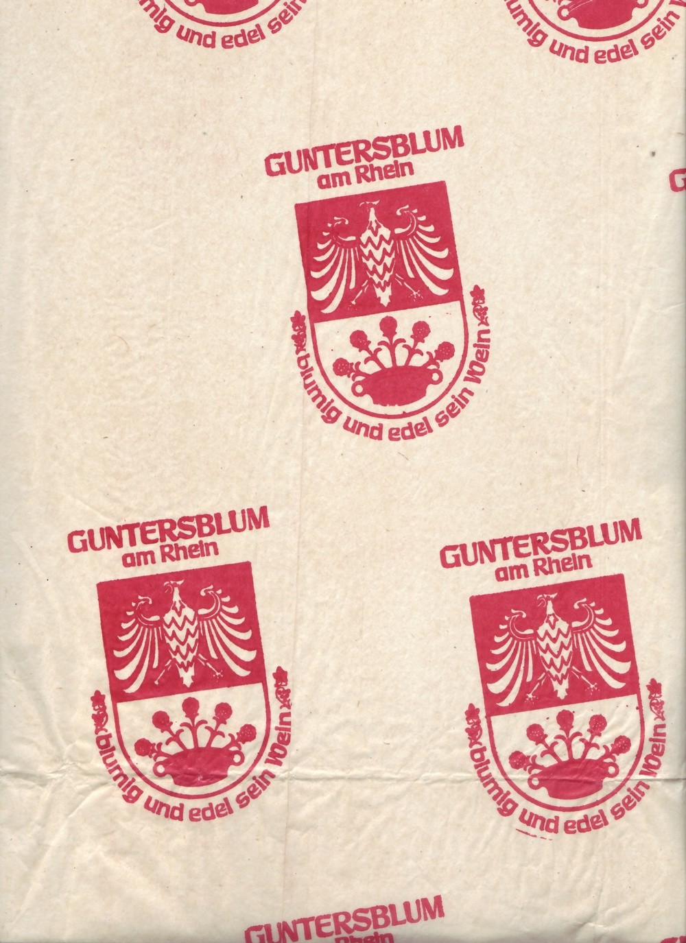 Bedrucktes Einpackpapier für Weinflaschen (Kulturverein Guntersblum CC BY-NC-SA)