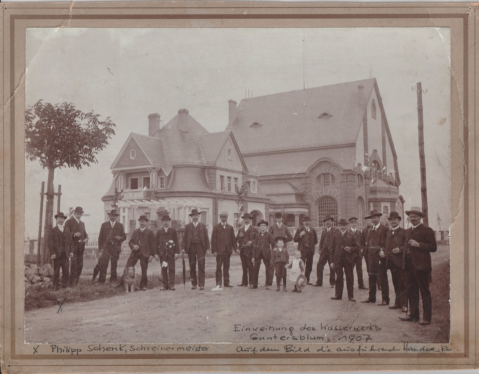 Fotografie zur Einweihung des Wasserwerks Guntersblum im Jahr 1907 (Museum Guntersblum CC BY-NC-SA)