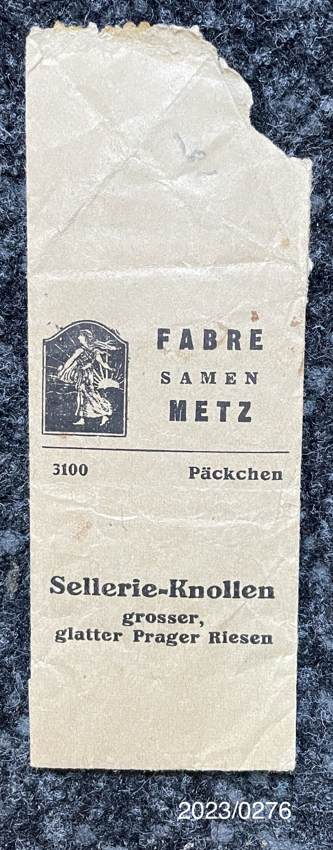 Kleine Papiertüte für Samen der Sellerie Knolle (Stadtmuseum Bad Dürkheim im Kulturzentrum Haus Catoir CC BY-NC-SA)
