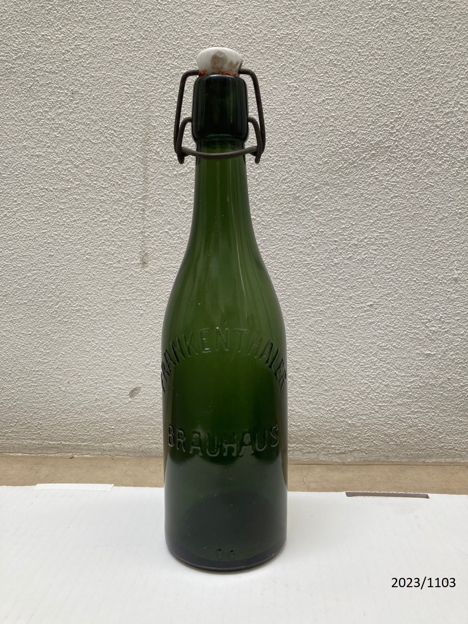 Bierflasche "Frankenthaler Brauhaus" 0,5 Liter (Stadtmuseum Bad Dürkheim im Kulturzentrum Haus Catoir CC BY-NC-SA)