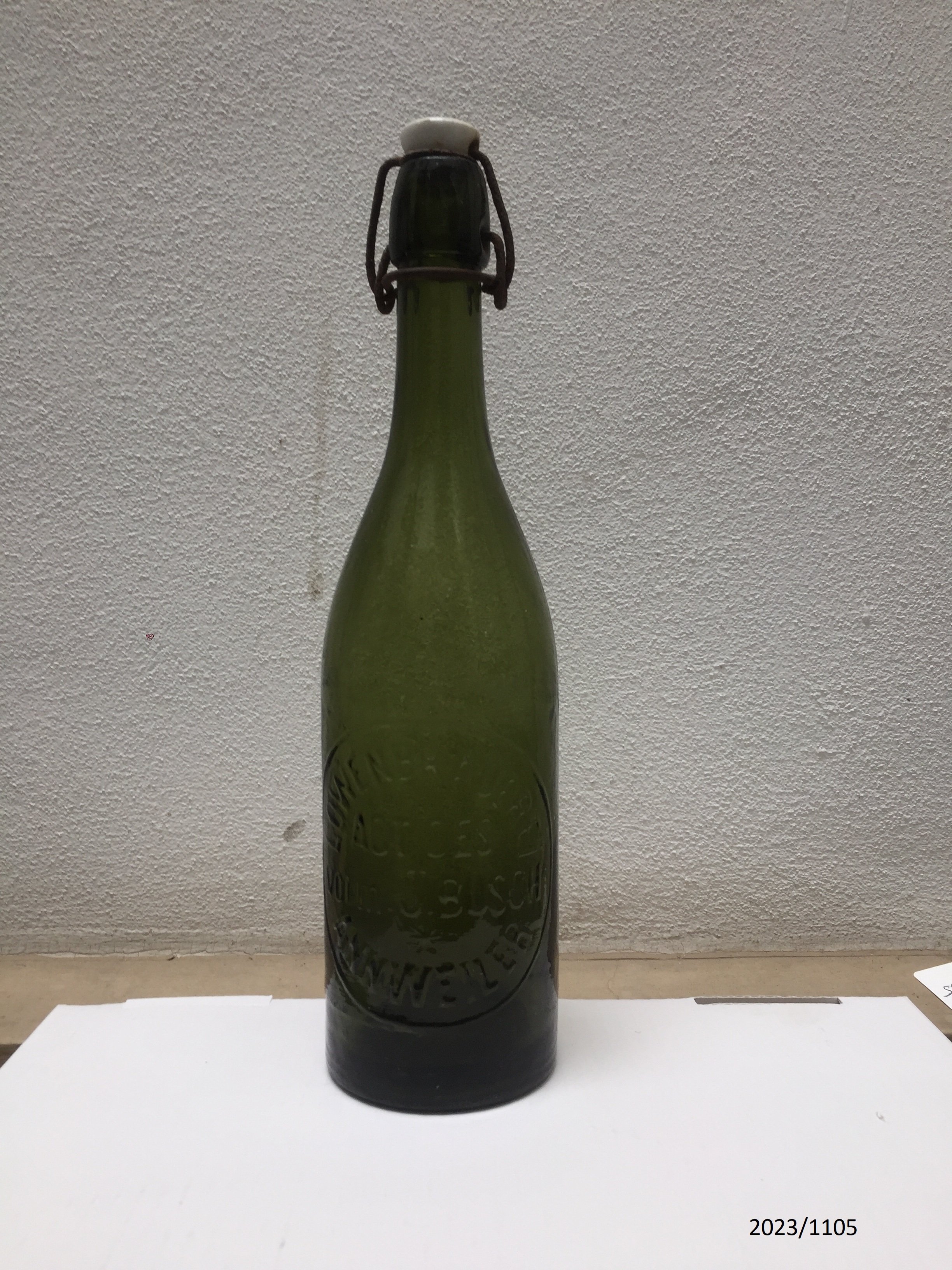 Bierflasche "Löwenbrauerei Annweiler" 1 Liter (Stadtmuseum Bad Dürkheim im Kulturzentrum Haus Catoir CC BY-NC-SA)