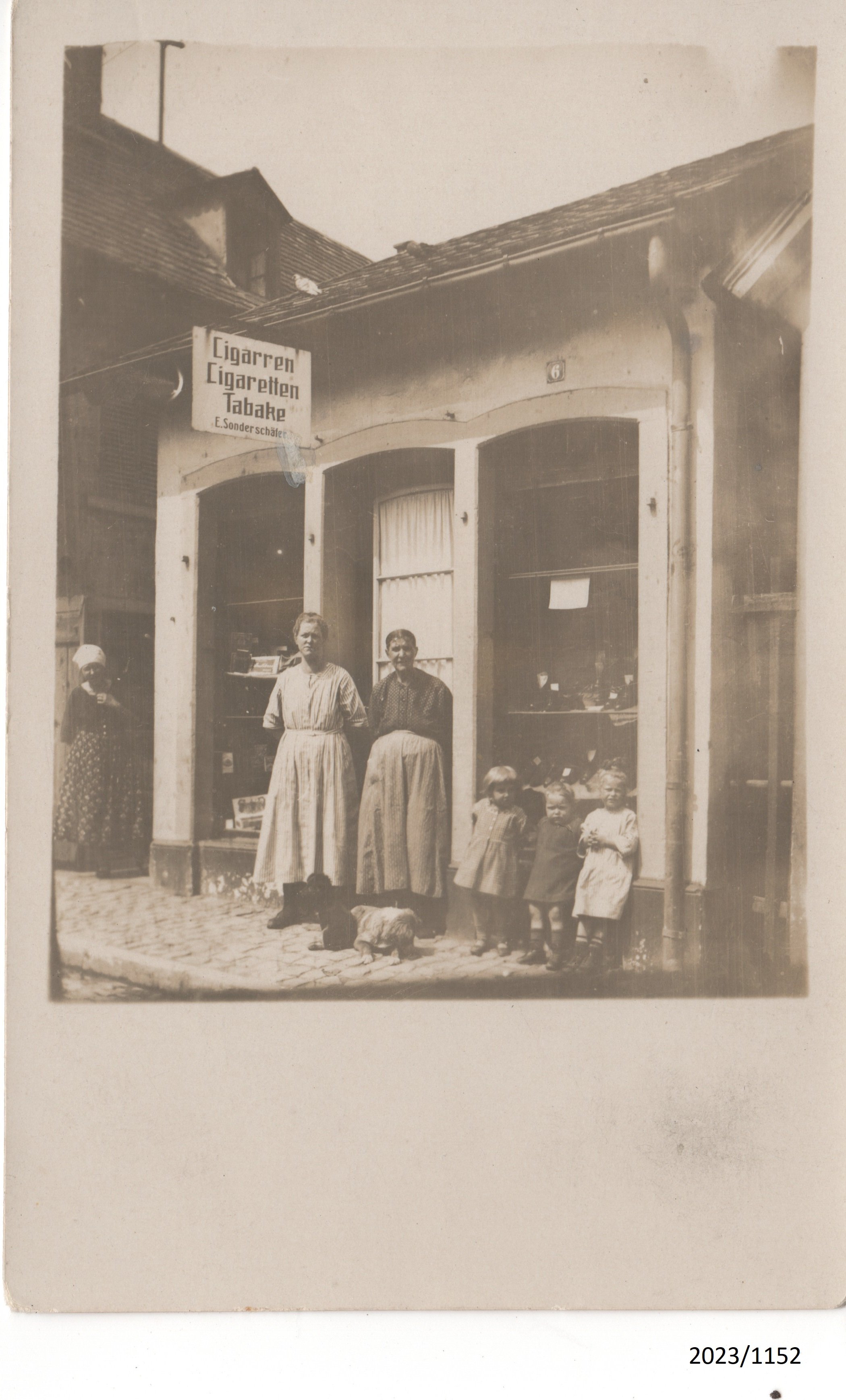 Tabakladen in Bad Dürkheim, 1920er Jahre (Stadtmuseum Bad Dürkheim im Kulturzentrum Haus Catoir CC BY-NC-SA)