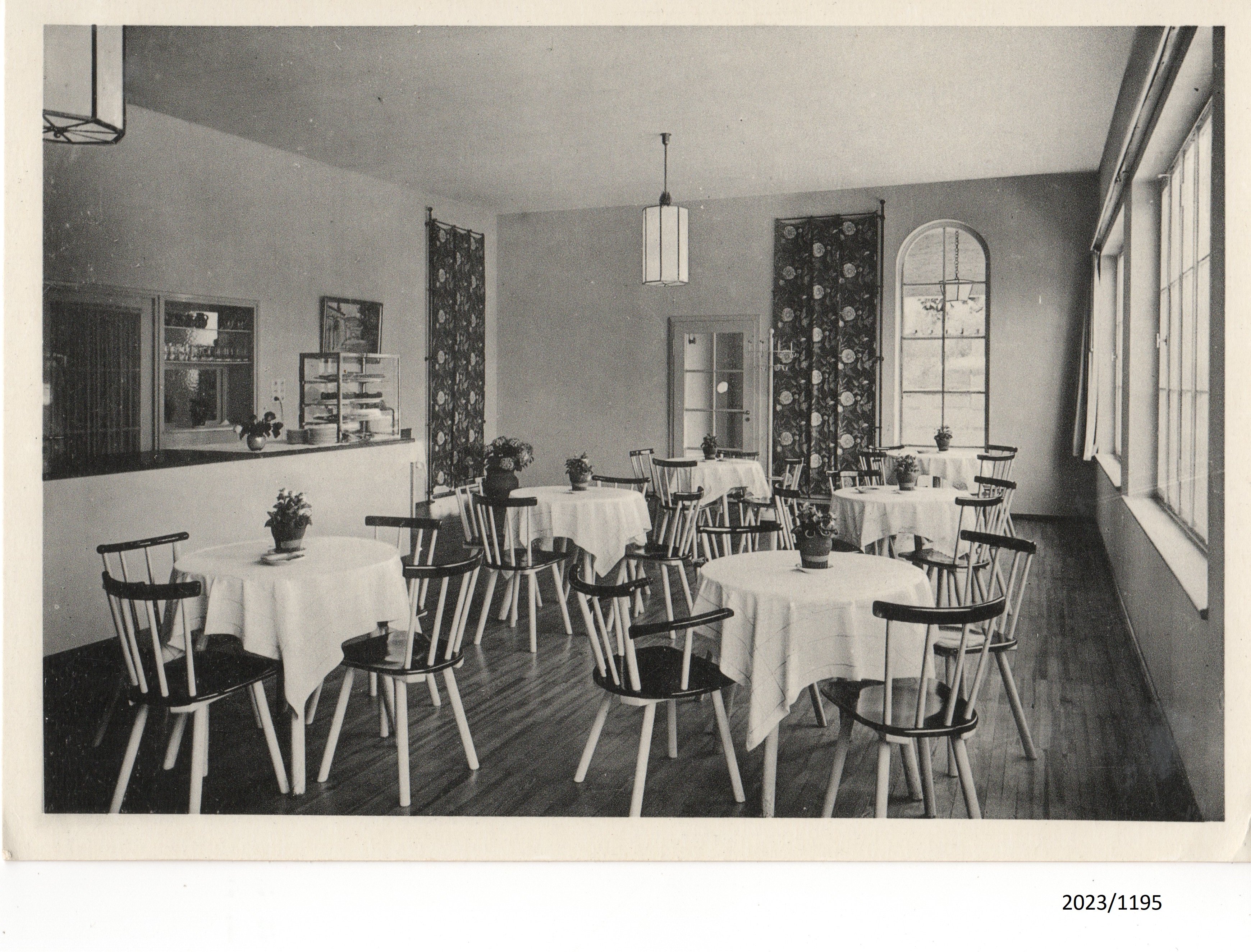 Bad Dürkheim, Innenansicht Café Traubenkur, 1950er Jahre (Stadtmuseum Bad Dürkheim im Kulturzentrum Haus Catoir CC BY-NC-SA)