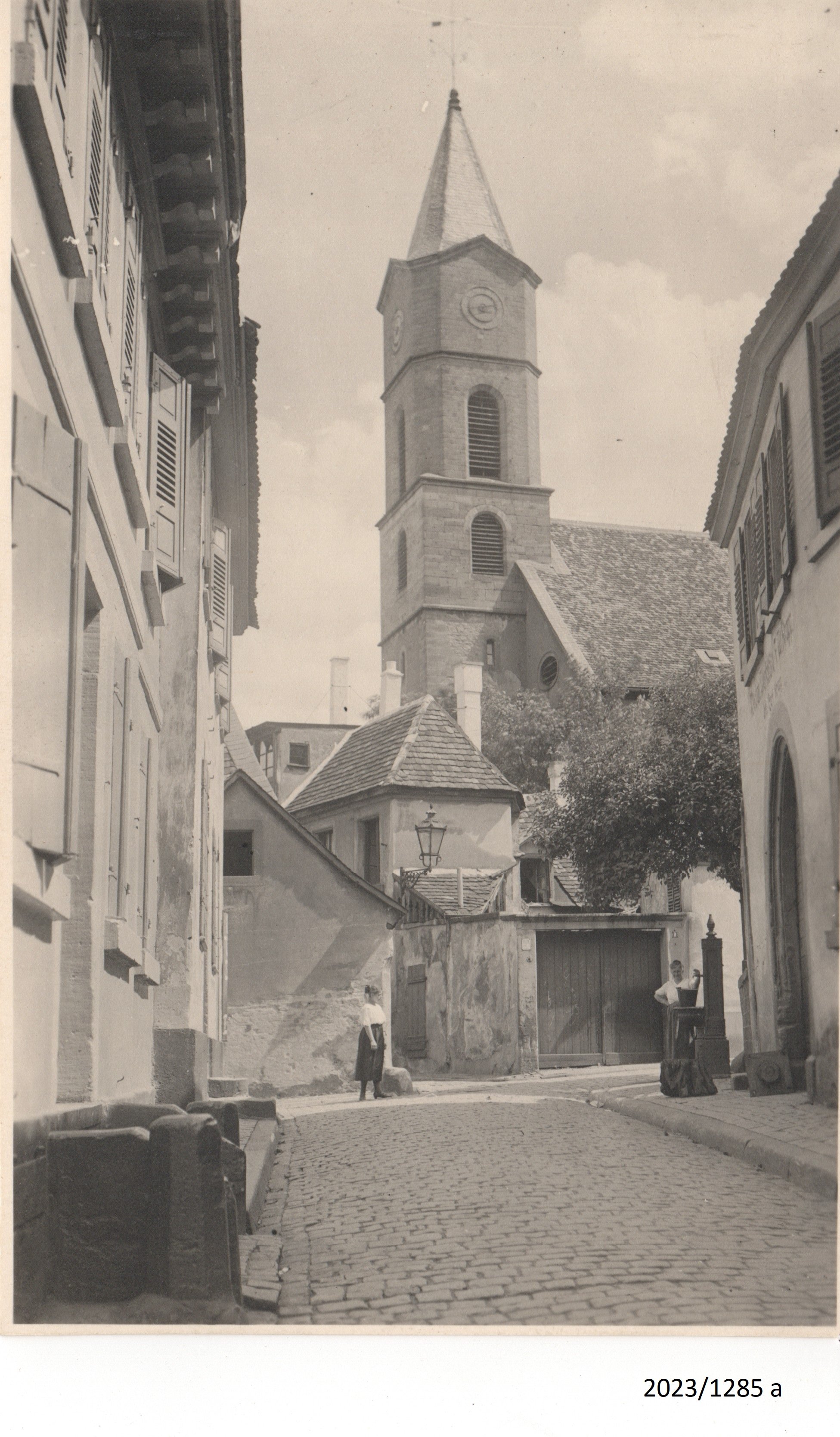 Bad Dürkheim, Strauchelgasse mit Blick auf die Burgkirche, 1930er Jahre (Stadtmuseum Bad Dürkheim im Kulturzentrum Haus Catoir CC BY-NC-SA)