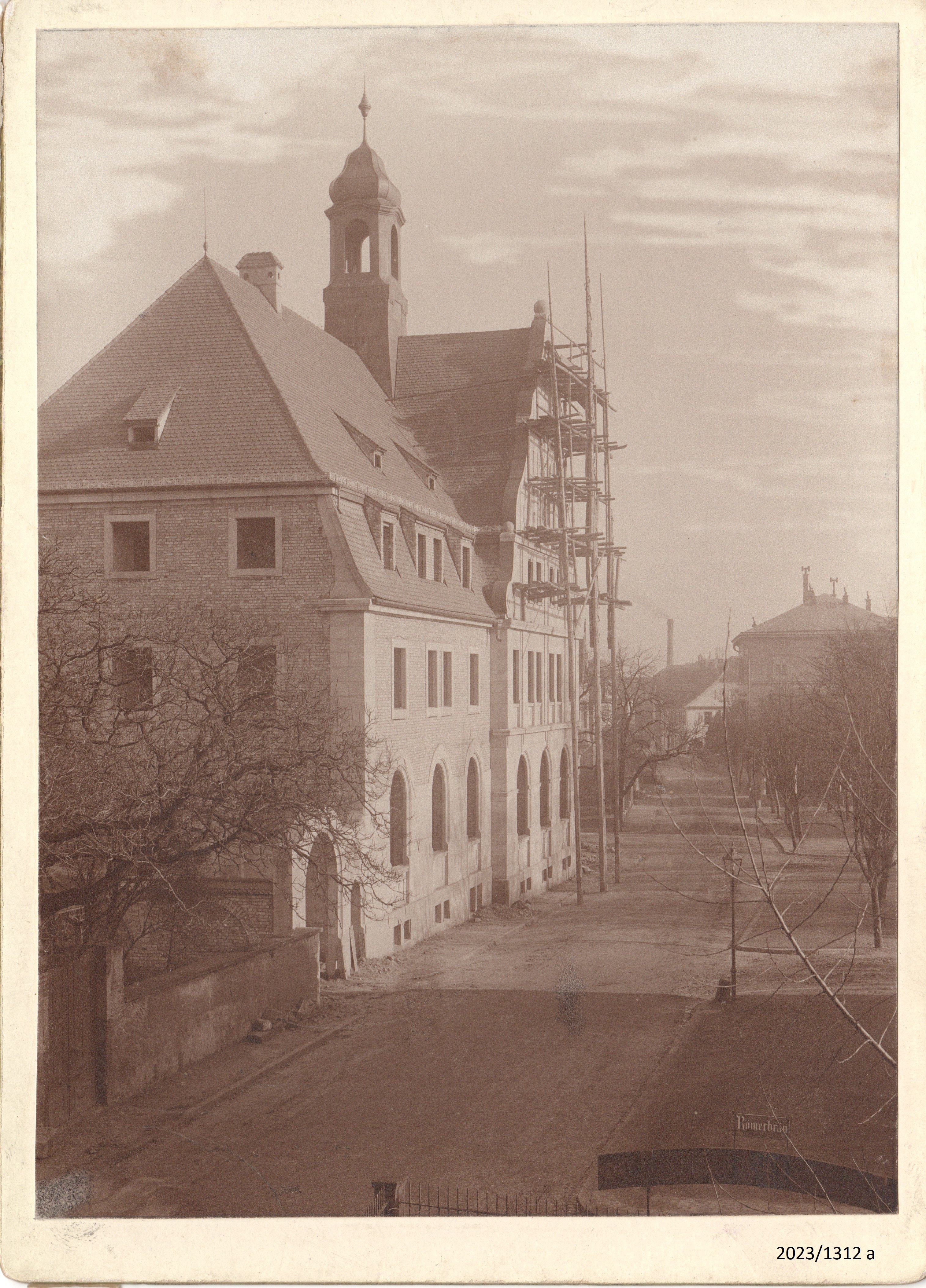 Bad Dürkheim, Altes Postgebäude vor der Fertigstellung, 1909 (Stadtmuseum Bad Dürkheim im Kulturzentrum Haus Catoir CC BY-NC-SA)