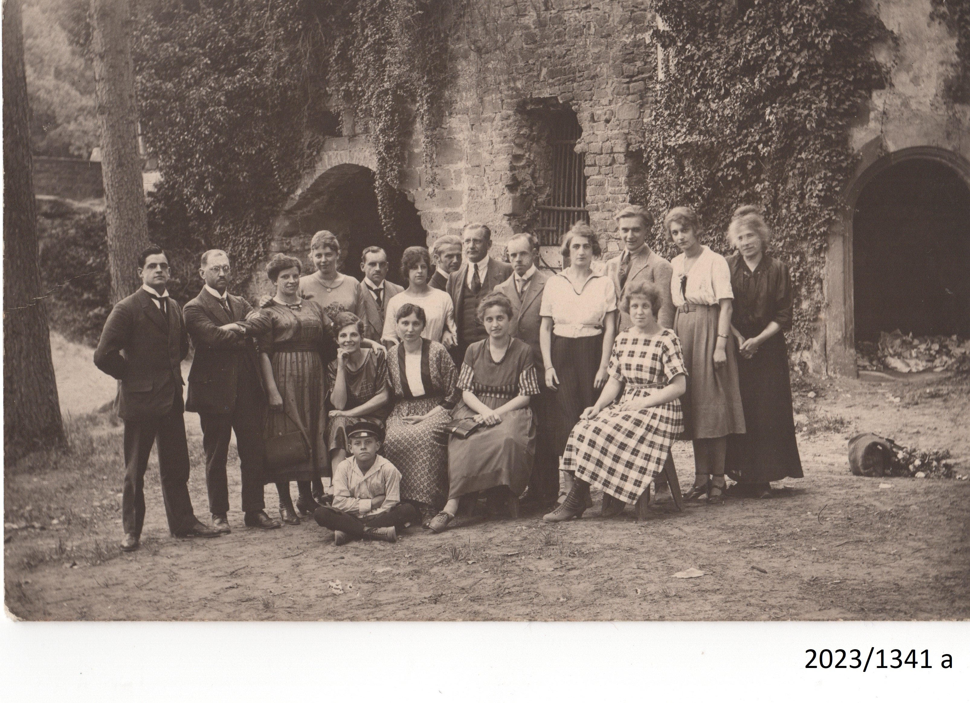 Hardenburg, Rosa Maas und "Sponsoren" der ersten Sommerfestspiele, um 1909 (Stadtmuseum Bad Dürkheim im Kulturzentrum Haus Catoir CC BY-NC-SA)