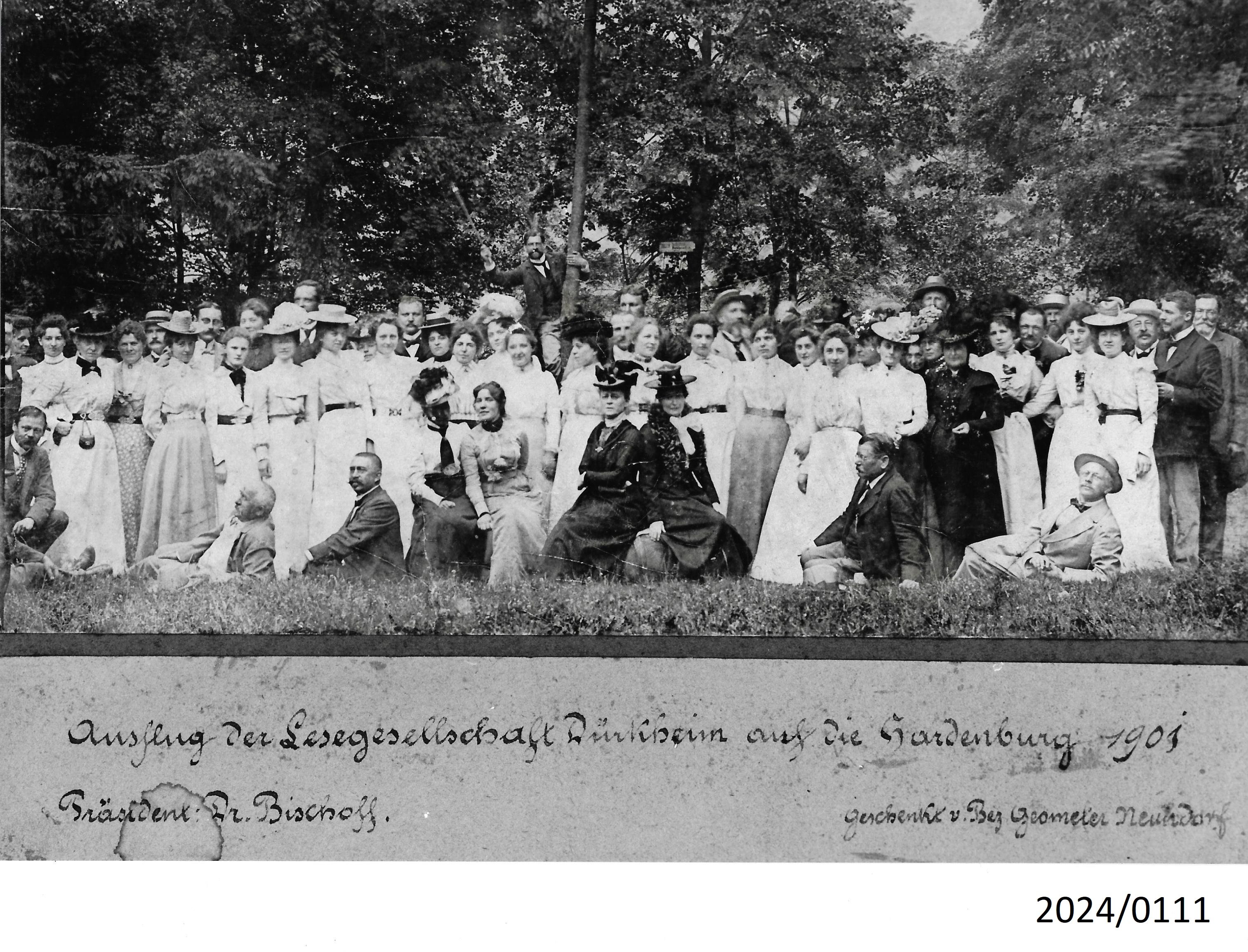 Ausflug der Lesegesellschaft Dürkheim auf die Hardenburg, 1901 (Stadtmuseum Bad Dürkheim im Kulturzentrum Haus Catoir CC BY-NC-SA)