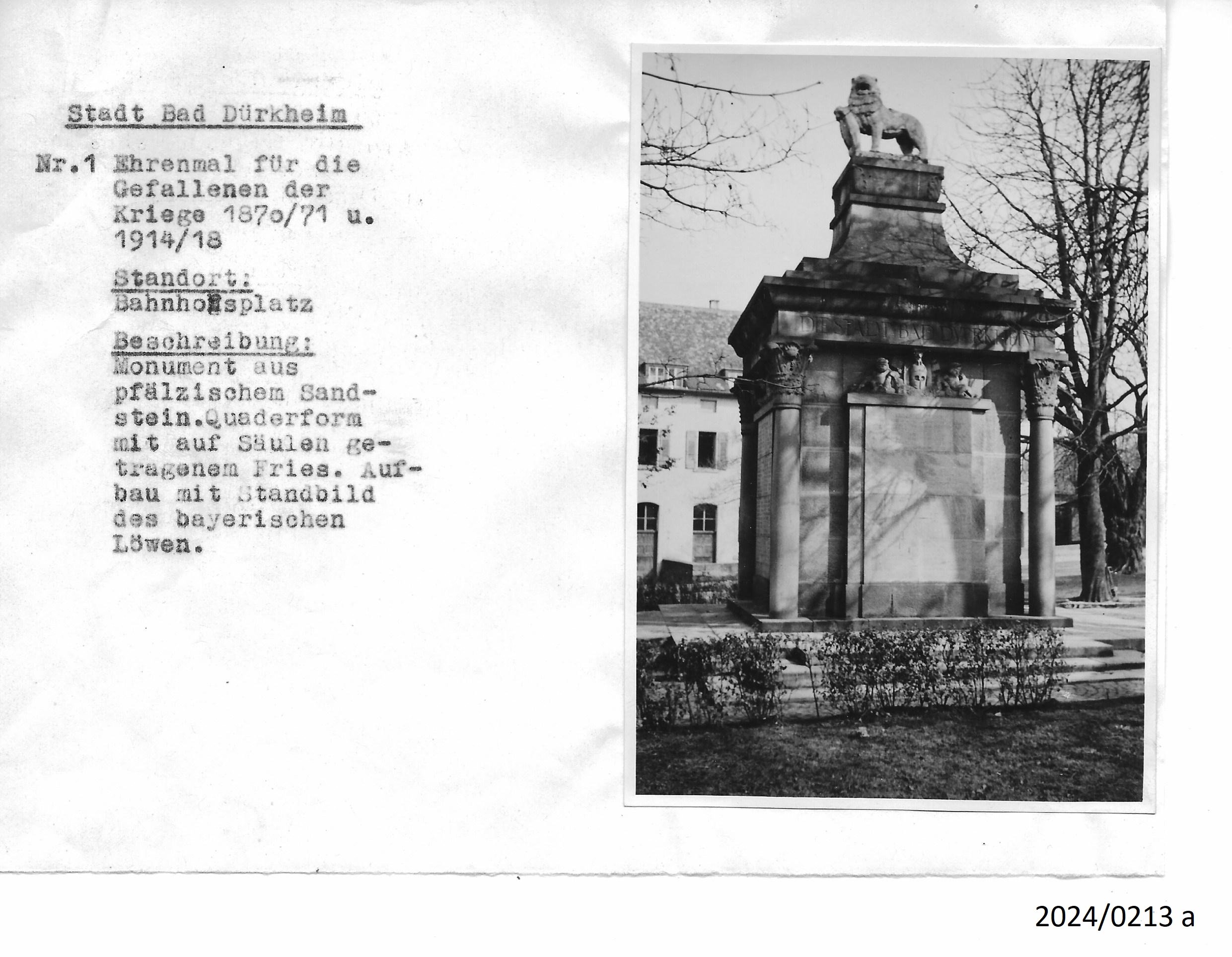Bad Dürkheim, Ehrenmal 1870/71 auf dem Bahnhofsvorplatz, um 1948 (Stadtmuseum Bad Dürkheim im Kulturzentrum Haus Catoir CC BY-NC-SA)