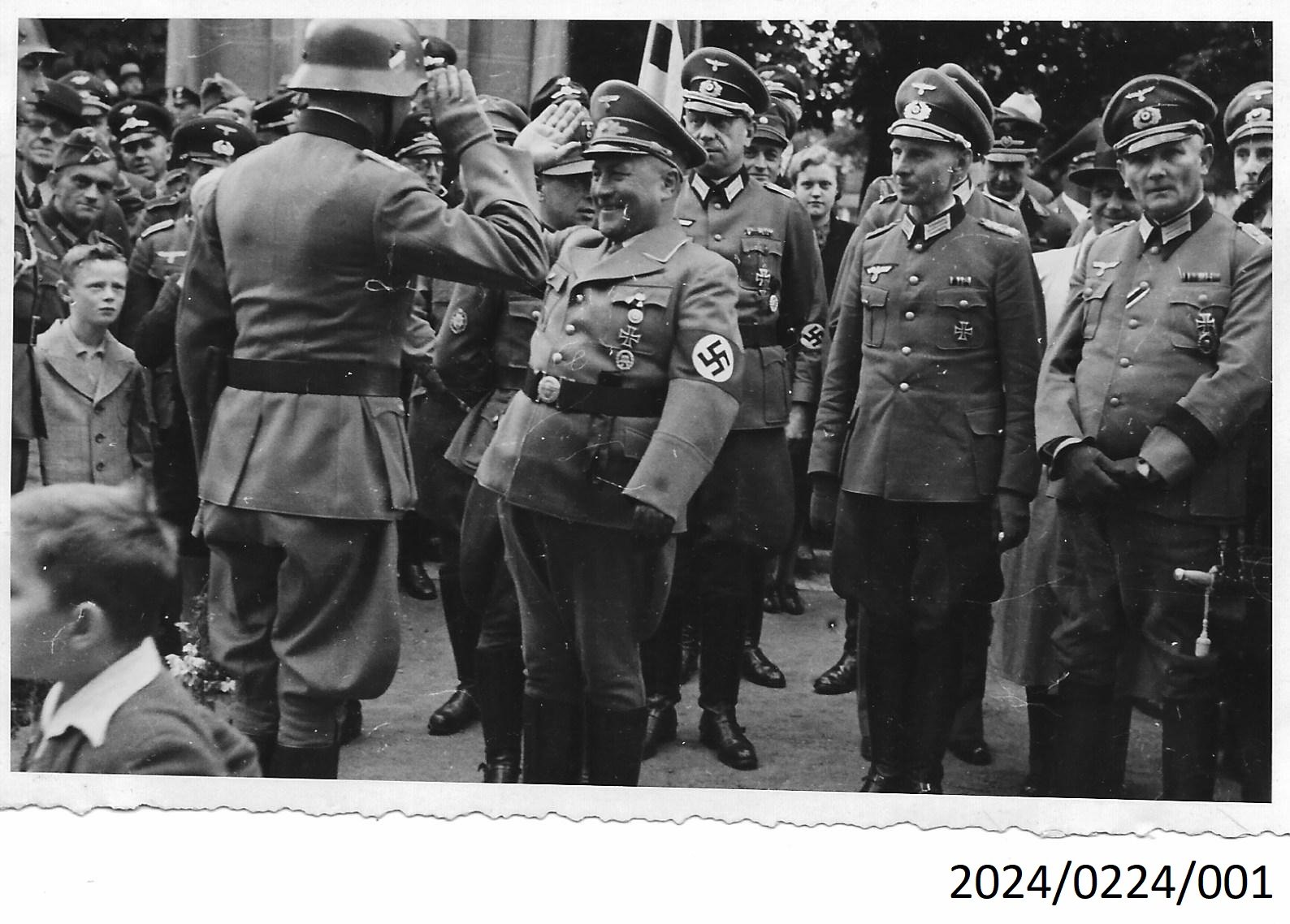 Bad Dürkheim, Truppenparade I, 1940 (Stadtmuseum Bad Dürkheim im Kulturzentrum Haus Catoir CC BY-NC-SA)