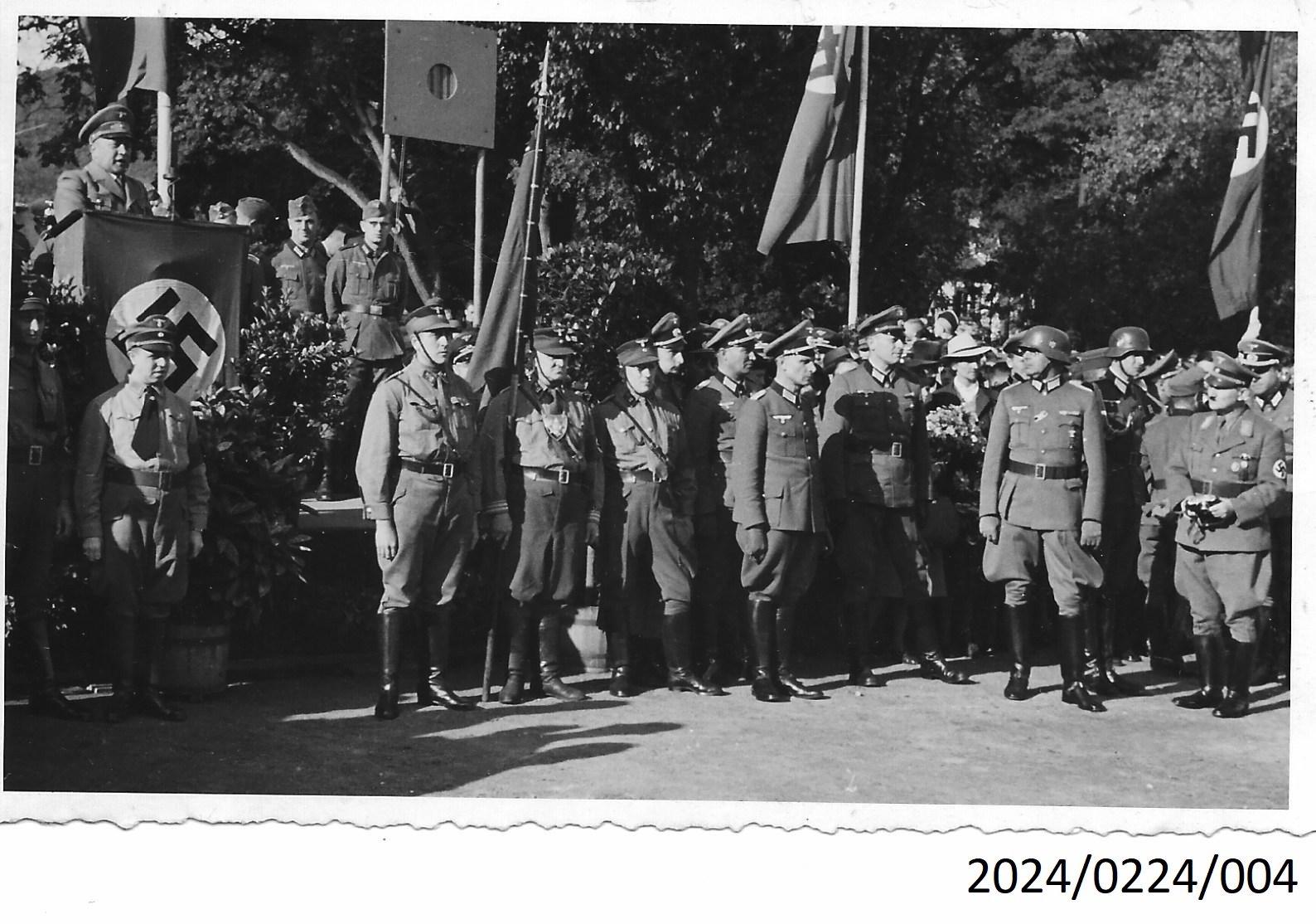 Bad Dürkheim, Truppenparade IV, 1940 (Stadtmuseum Bad Dürkheim im Kulturzentrum Haus Catoir CC BY-NC-SA)