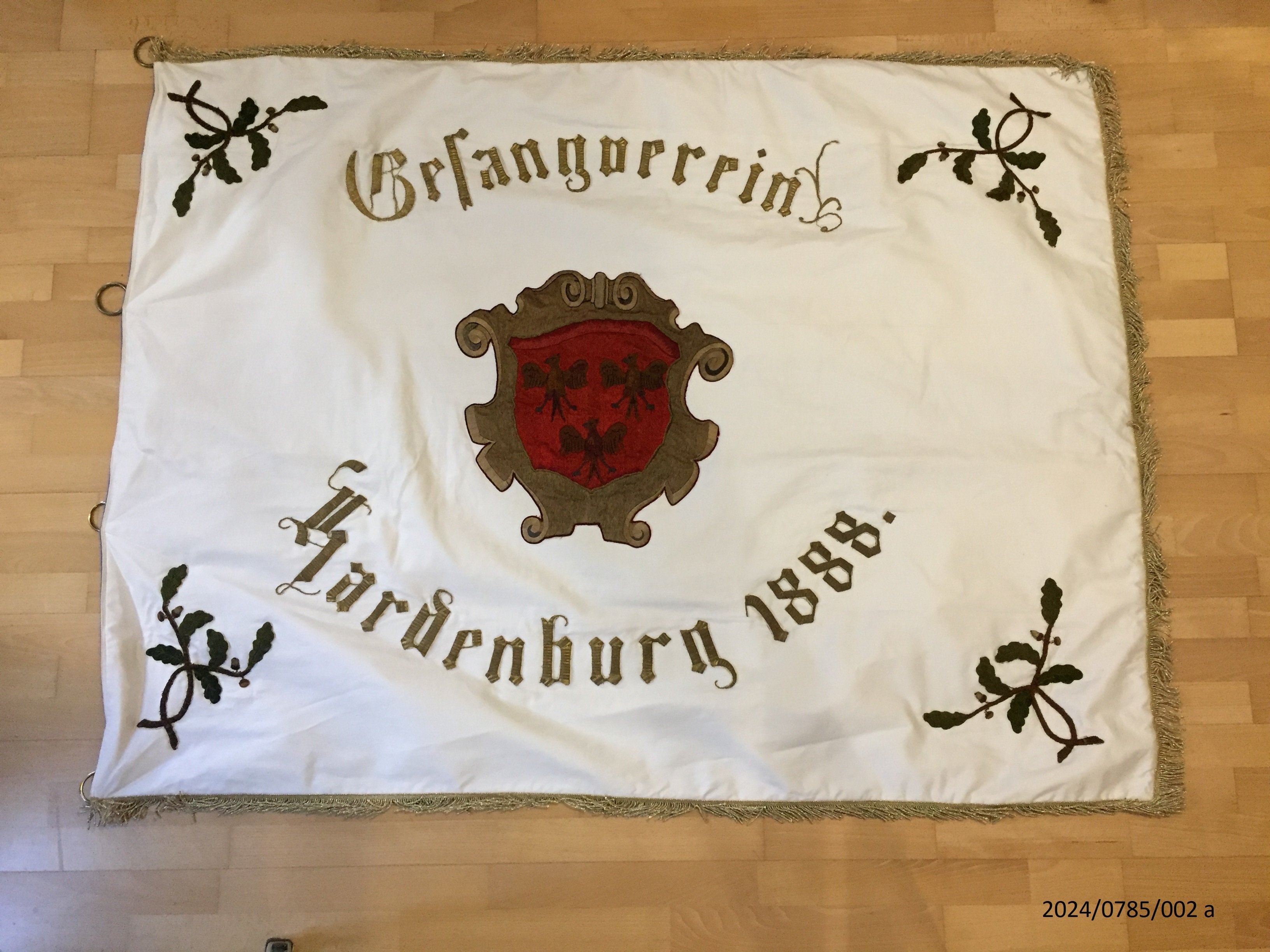 Fahne des Gesangsvereins Hardenburg, 1888 (Stadtmuseum Bad Dürkheim im Kulturzentrum Haus Catoir CC BY-NC-SA)
