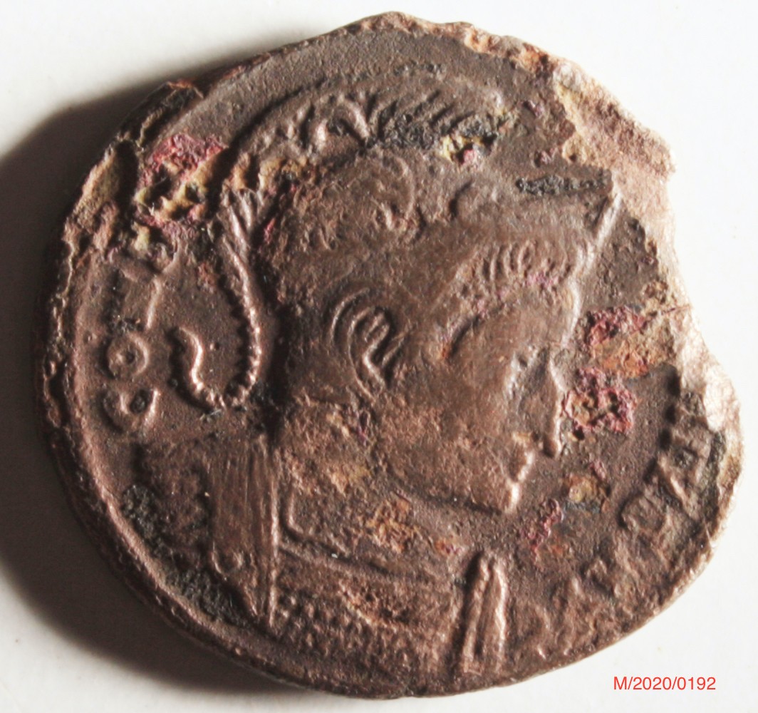 Römische Münze, Nominal Follis, Prägeherr Constantinus I., Prägeort Lyon , Original (Museumsgesellschaft Bad Dürkheim e.V. CC BY-NC-SA)