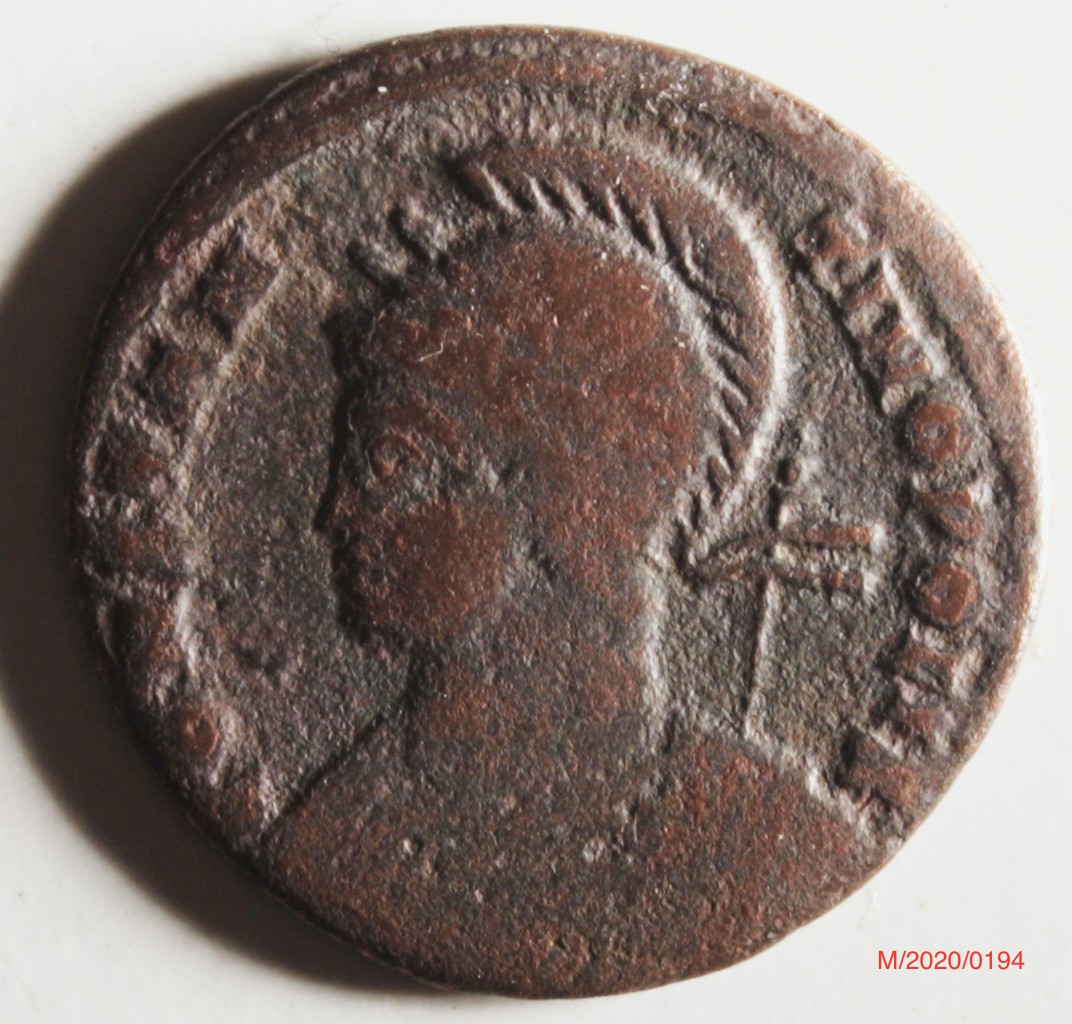 Römische Münze, Nominal Follis, Prägeherr Constantinopolis, Prägeort Siscia , Original (Museumsgesellschaft Bad Dürkheim e.V. CC BY-NC-SA)