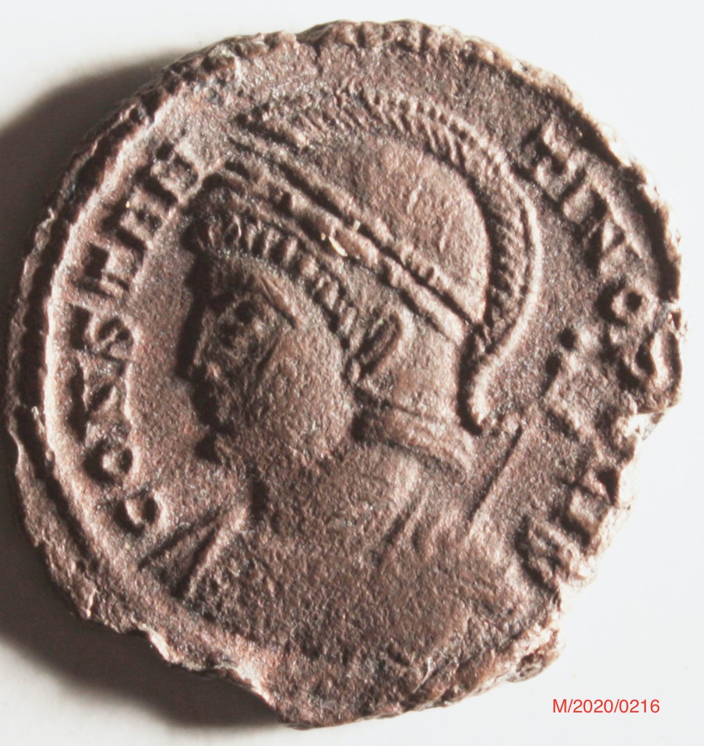 Römische Münze, Nominal Follis, Prägeherr Constantinopolis, Prägeort Trier , Original (Museumsgesellschaft Bad Dürkheim e.V. CC BY-NC-SA)