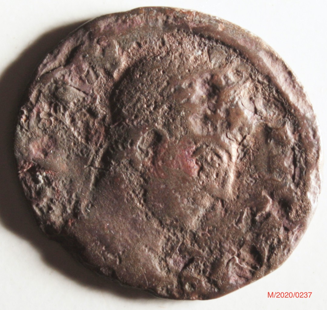 Römische Münze, Nominal Follis, Prägeherr Constantinus I., Prägeort Siscia , Original (Museumsgesellschaft Bad Dürkheim e.V. CC BY-NC-SA)