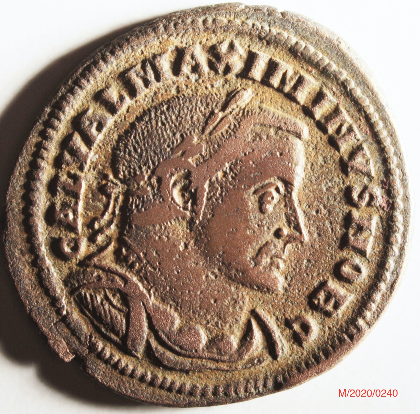 Römische Münze, Nominal Follis, Prägeherr unbekannt, Prägeort Lyon , Original (Museumsgesellschaft Bad Dürkheim e.V. CC BY-NC-SA)