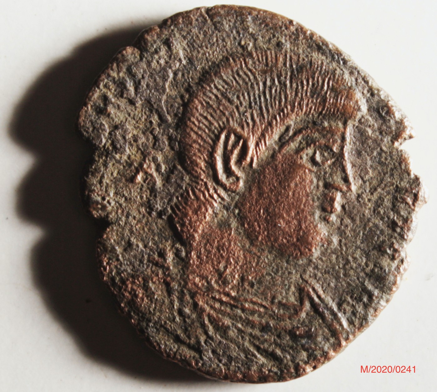Römische Münze, Nominal Maiorina, Prägeherr Magnentius, Prägeort Trier , Original (Museumsgesellschaft Bad Dürkheim e.V. CC BY-NC-SA)