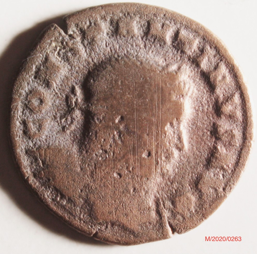 Römische Münze, Nominal Halbfollis, Prägeherr Constantinus I., Prägeort nicht bestimmbar, Original (Museumsgesellschaft Bad Dürkheim e.V. CC BY-NC-SA)