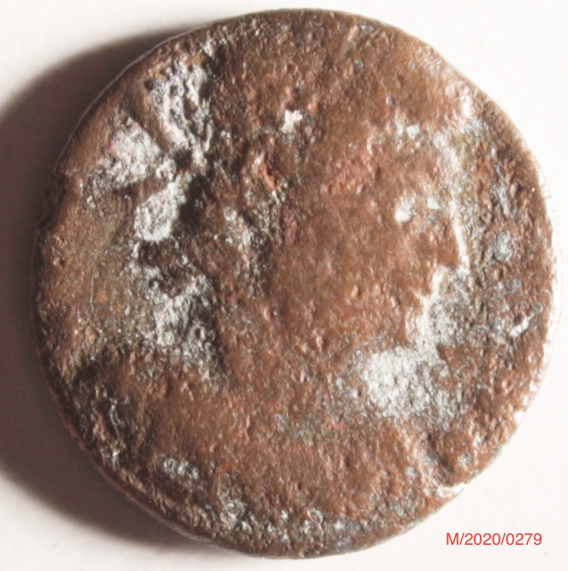 Römische Münze, Nominal Follis, Prägeherr Constantinus II., Prägeort Lyon , Original (Museumsgesellschaft Bad Dürkheim e.V. CC BY-NC-SA)
