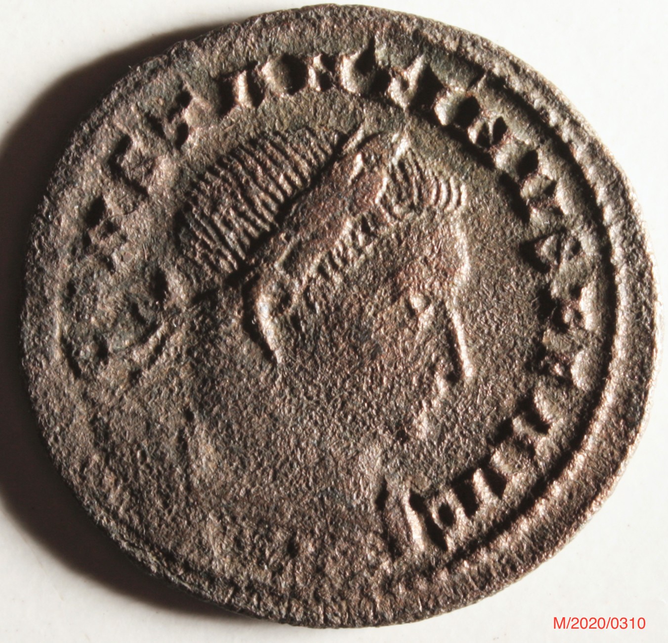 Römische Münze, Nominal Follis, Prägeherr Constantinus I., Prägeort London, Original (Museumsgesellschaft Bad Dürkheim e.V. CC BY-NC-SA)