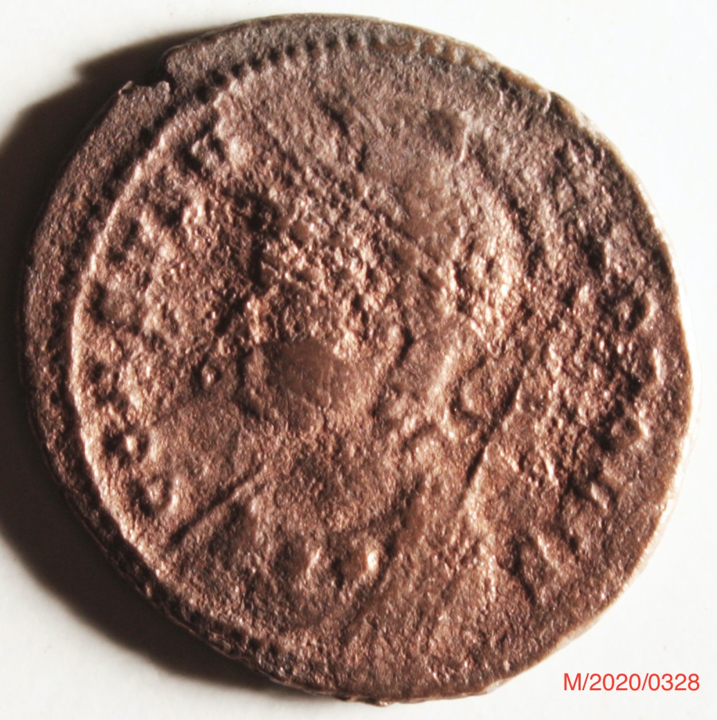 Römische Münze, Nominal Follis, Prägeherr Constantinopolis, Prägeort Trier, Original (Museumsgesellschaft Bad Dürkheim e.V. CC BY-NC-SA)
