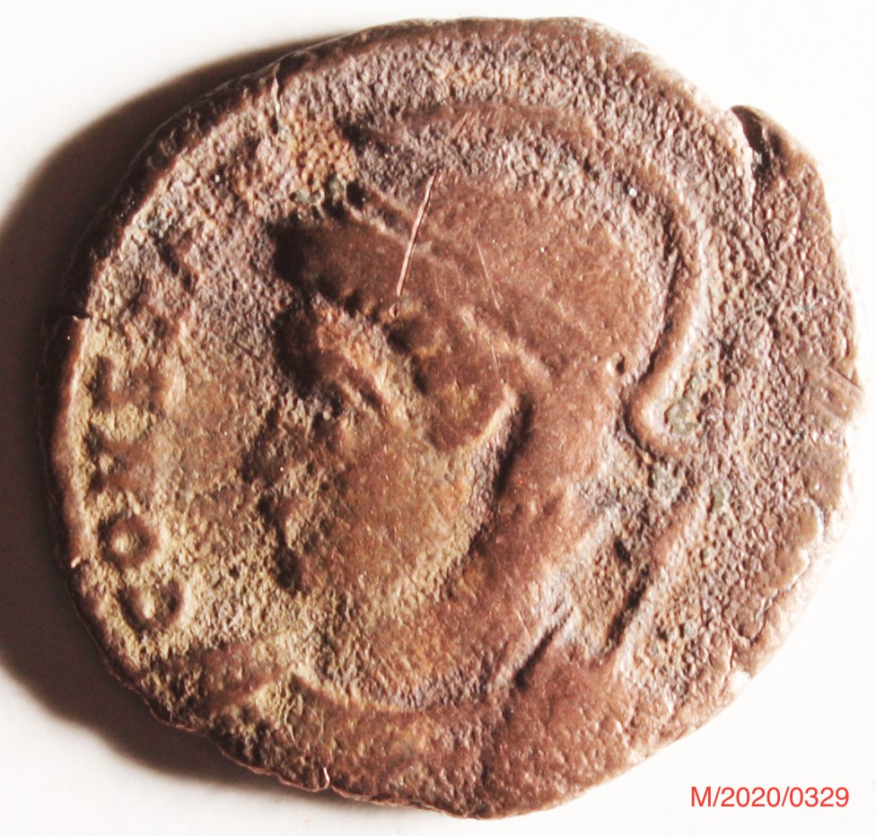 Römische Münze, Nominal Follis, Prägeherr Constantinopolis, Prägeort Lyon, Original (Museumsgesellschaft Bad Dürkheim e.V. CC BY-NC-SA)