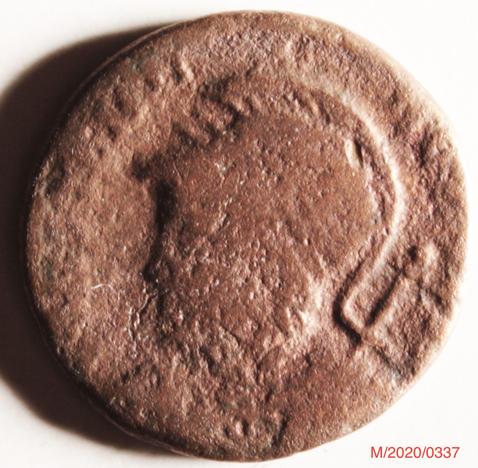Römische Münze, Nominal Follis, Prägeherr Constantinopolis, Prägeort Rom, Original (Museumsgesellschaft Bad Dürkheim e.V. CC BY-NC-SA)