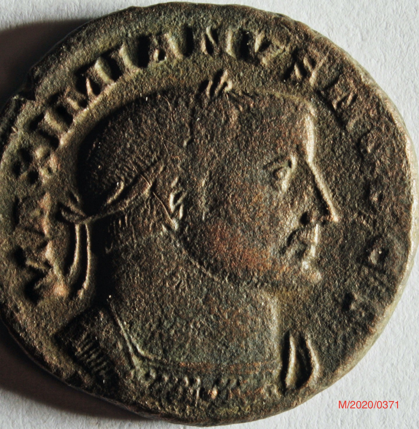 Römische Münze, Nominal Follis, Prägeherr unbekannt, Prägeort Lyon, Original (Museumsgesellschaft Bad Dürkheim e.V. CC BY-NC-SA)