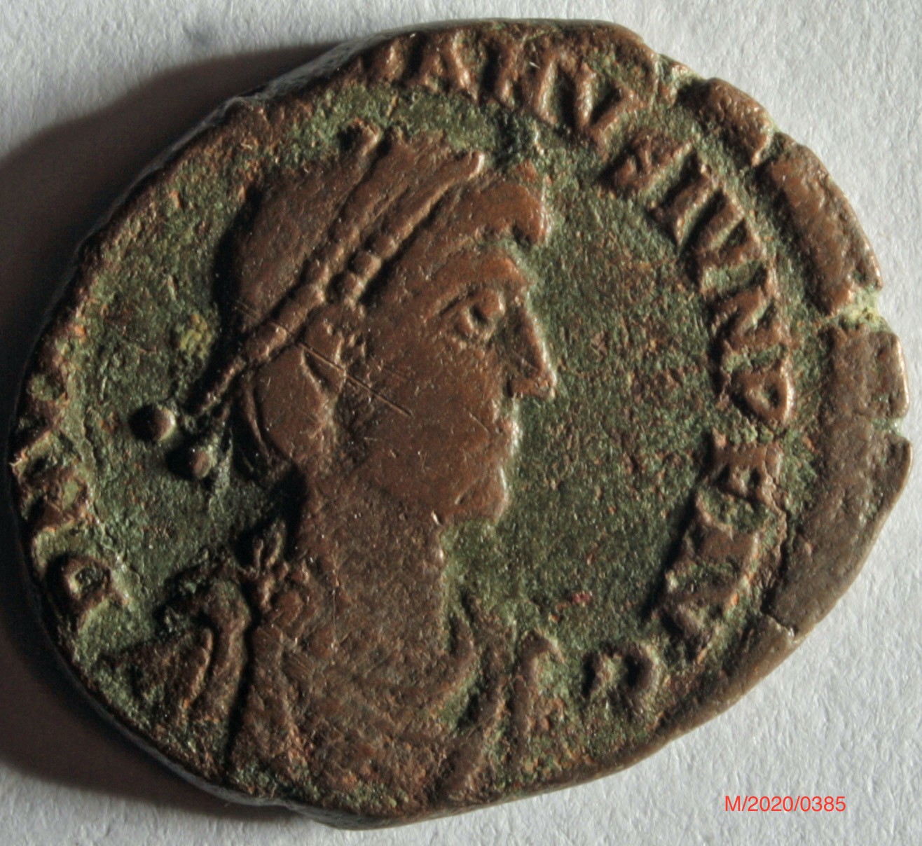 Römische Münze, Nominal Maiorina, Prägeherr Valentinian II., Prägeort Trier, Original (Museumsgesellschaft Bad Dürkheim e.V. CC BY-NC-SA)