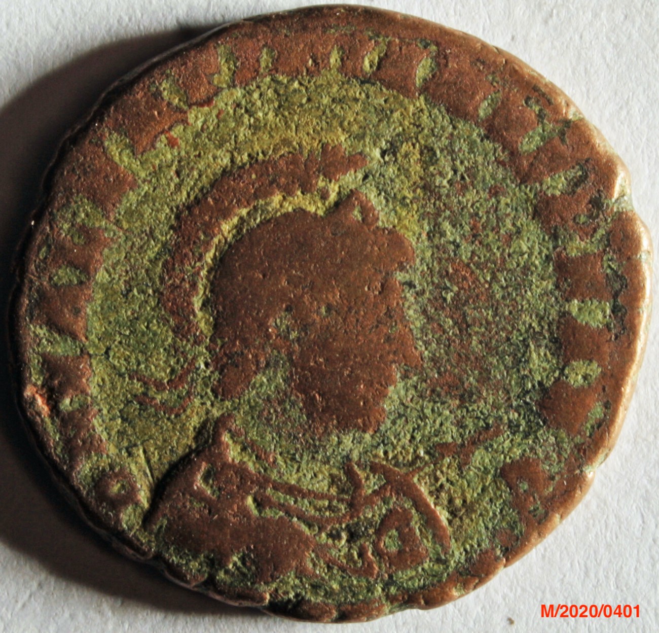 Römische Münze, Nominal Maiorina, Prägeherr Valentinianus II., Prägeort Thessaloniki, Original (Museumsgesellschaft Bad Dürkheim e.V. CC BY-NC-SA)
