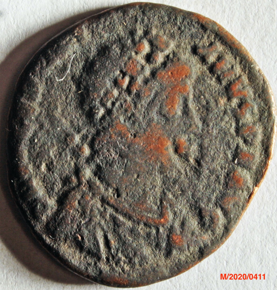 Römische Münze, Nominal Maiorina, Prägeherr Valentinianus II., Prägeort Antiochia, Original (Museumsgesellschaft Bad Dürkheim e.V. CC BY-NC-SA)
