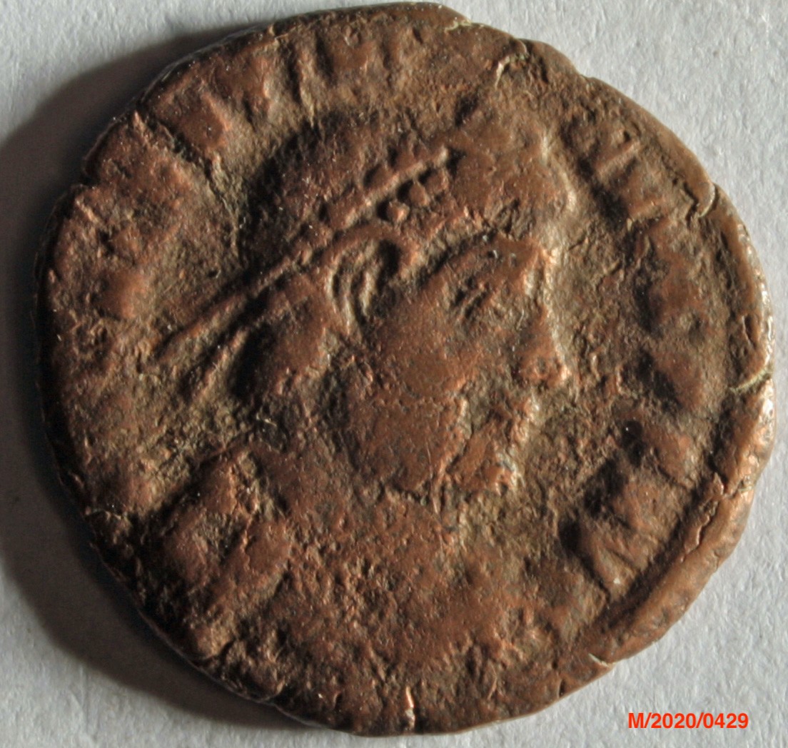 Römische Münze, Nominal Centenionalis, Prägeherr Valentinianus I., Prägeort nicht bestimmbar, Original (Museumsgesellschaft Bad Dürkheim e.V. CC BY-NC-SA)