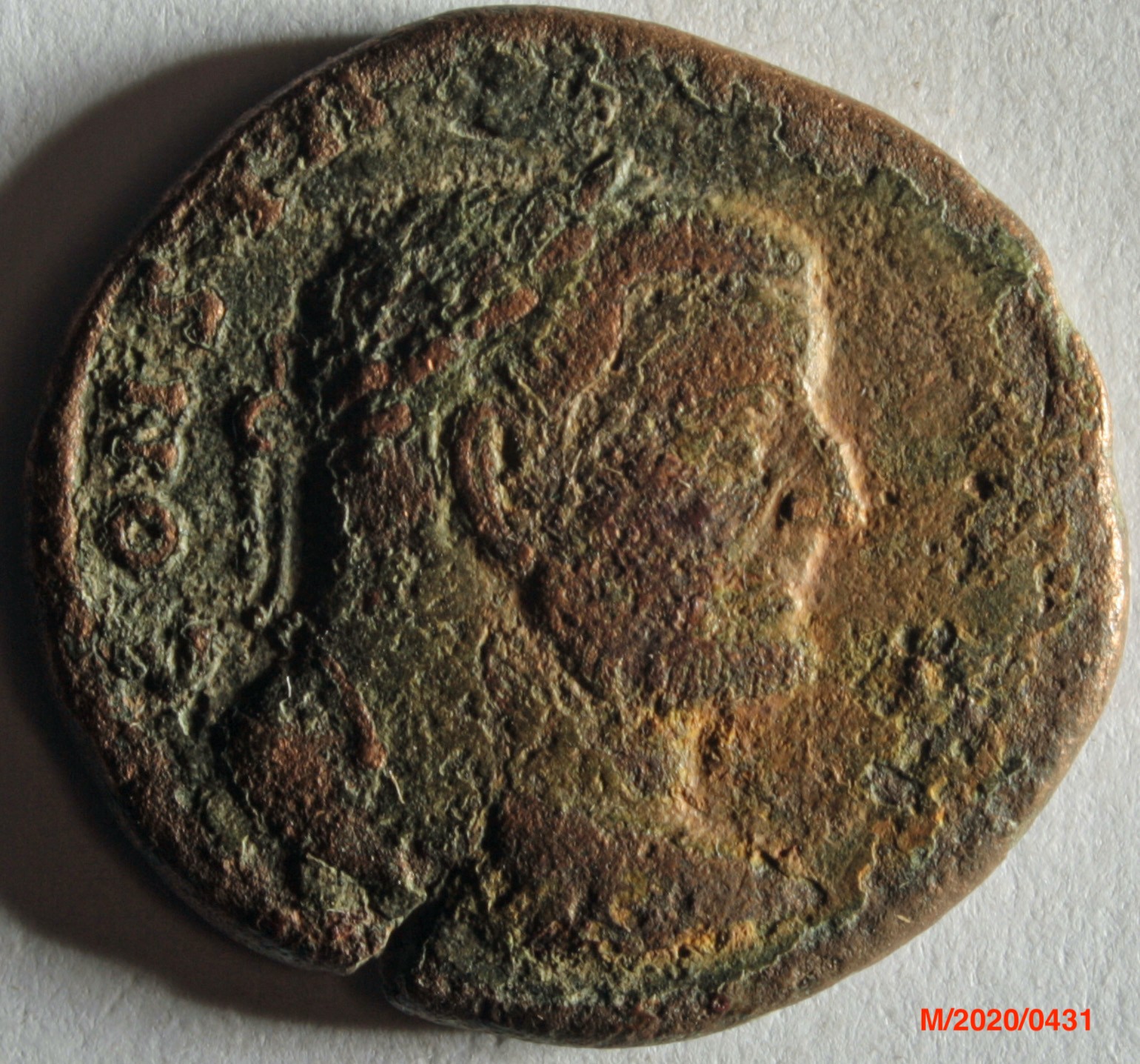 Römische Münze, Nominal Follis, Prägeherr unbekannt, Prägeort Trier, Original (Museumsgesellschaft Bad Dürkheim e.V. CC BY-NC-SA)