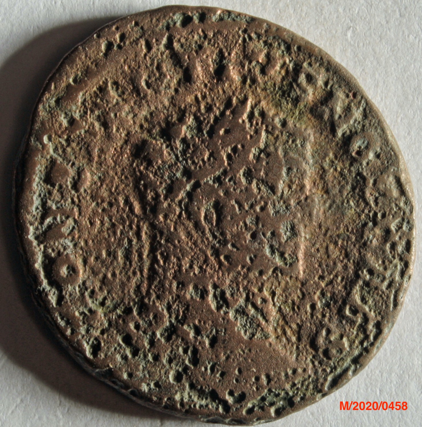 Römische Münze, Nominal Follis, Prägeherr Constantius I. Caesar, Prägeort Trier, Original (Museumsgesellschaft Bad Dürkheim e.V. CC BY-NC-SA)