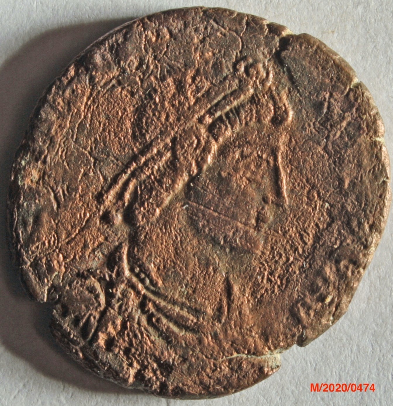 Römische Münze, Nominal Maiorina, Prägeherr Gratian, Prägeort Arles, Original (Museumsgesellschaft Bad Dürkheim e.V. CC BY-NC-SA)