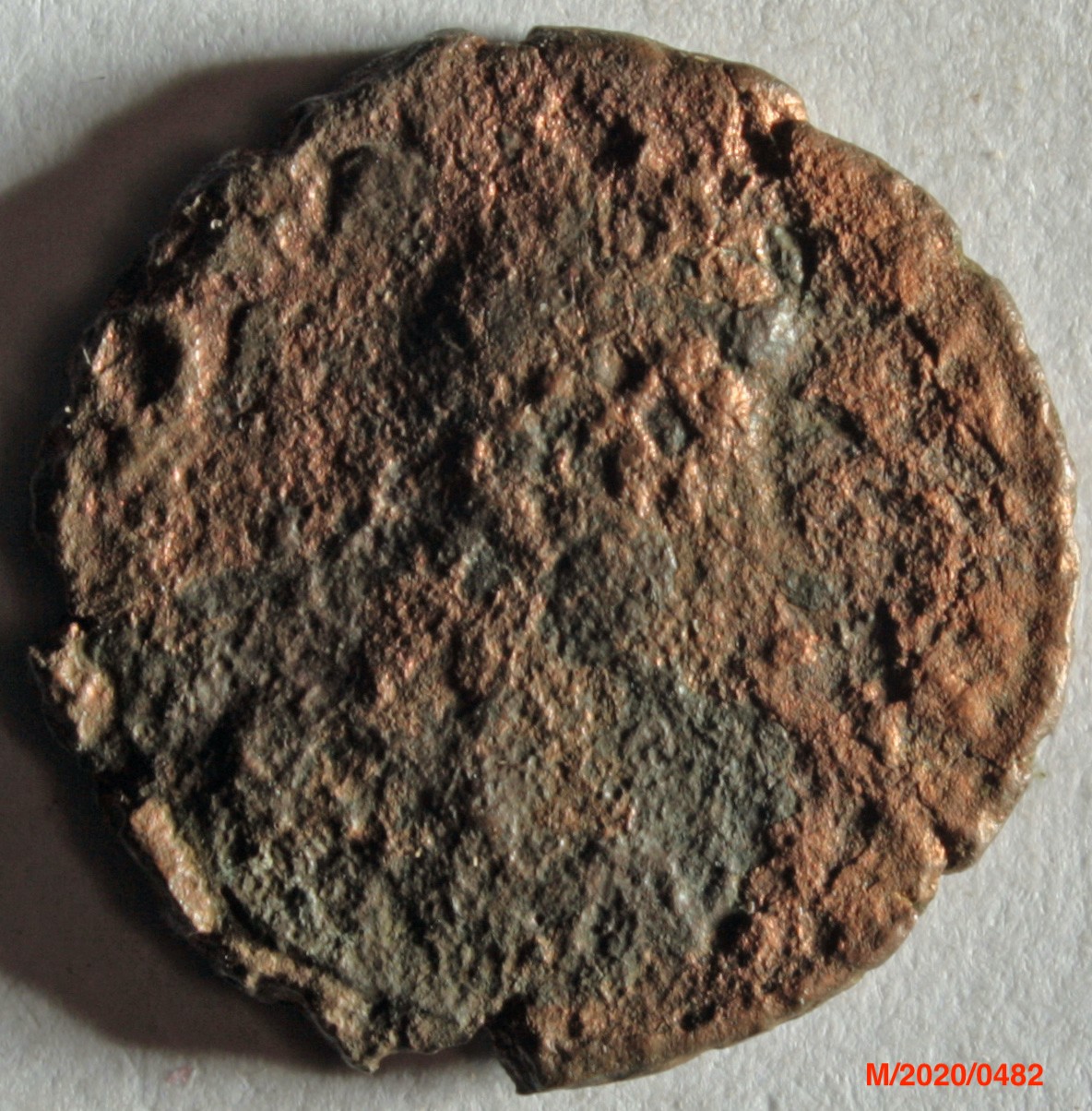 Römische Münze, Nominal Maiorina, Prägeherr Theodosius I., Prägeort nicht bestimmbar, Original (Museumsgesellschaft Bad Dürkheim e.V. CC BY-NC-SA)