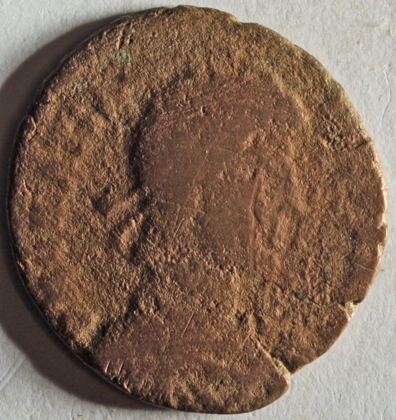 Römische Münze, Nominal Maiorina, Prägeherr Gratian, Prägeort nicht bestimmbar, Original (Museumsgesellschaft Bad Dürkheim e.V. CC BY-NC-SA)