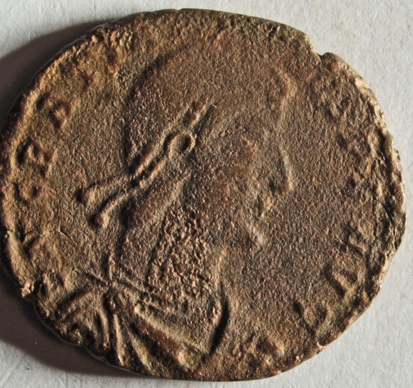 Römische Münze, Nominal Maiorina, Prägeherr Gratian, Prägeort nicht bestimmbar, Original (Museumsgesellschaft Bad Dürkheim e.V. CC BY-NC-SA)