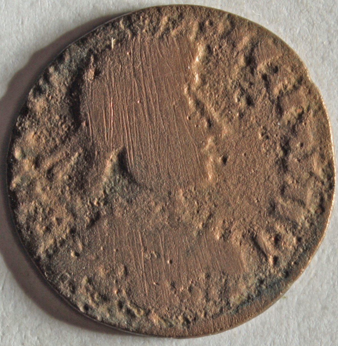 Römische Münze, Nominal Maiorina, Prägeherr unbekannt, Prägeort nicht bestimmbar, Original (Museumsgesellschaft Bad Dürkheim e.V. CC BY-NC-SA)