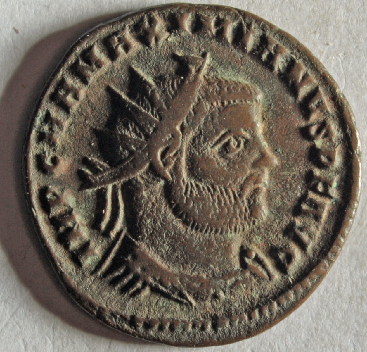 Römische Münze, Nominal Follis, Prägeherr Maximianus Herculius, Prägeort Cyzicus, Original (Museumsgesellschaft Bad Dürkheim e.V. CC BY-NC-SA)