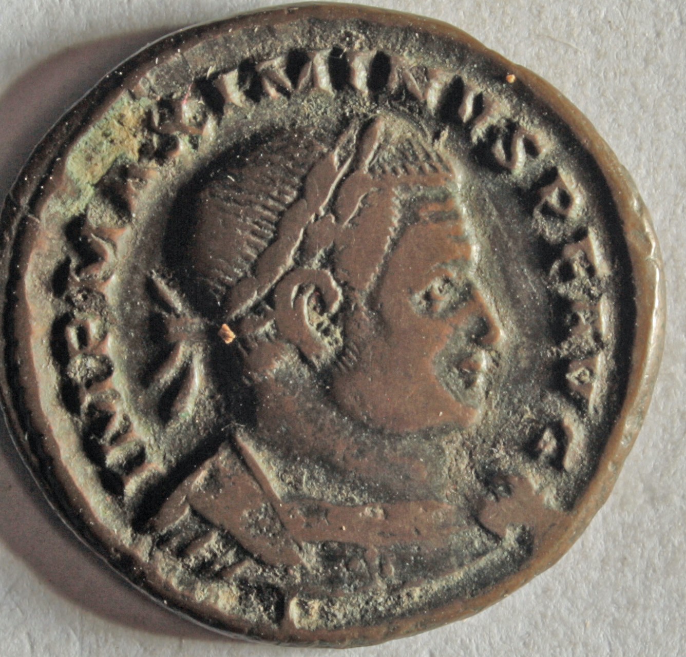Römische Münze, Nominal Follis, Prägeherr Maximinus Daia, Prägeort Trier, Original (Museumsgesellschaft Bad Dürkheim e.V. CC BY-NC-SA)