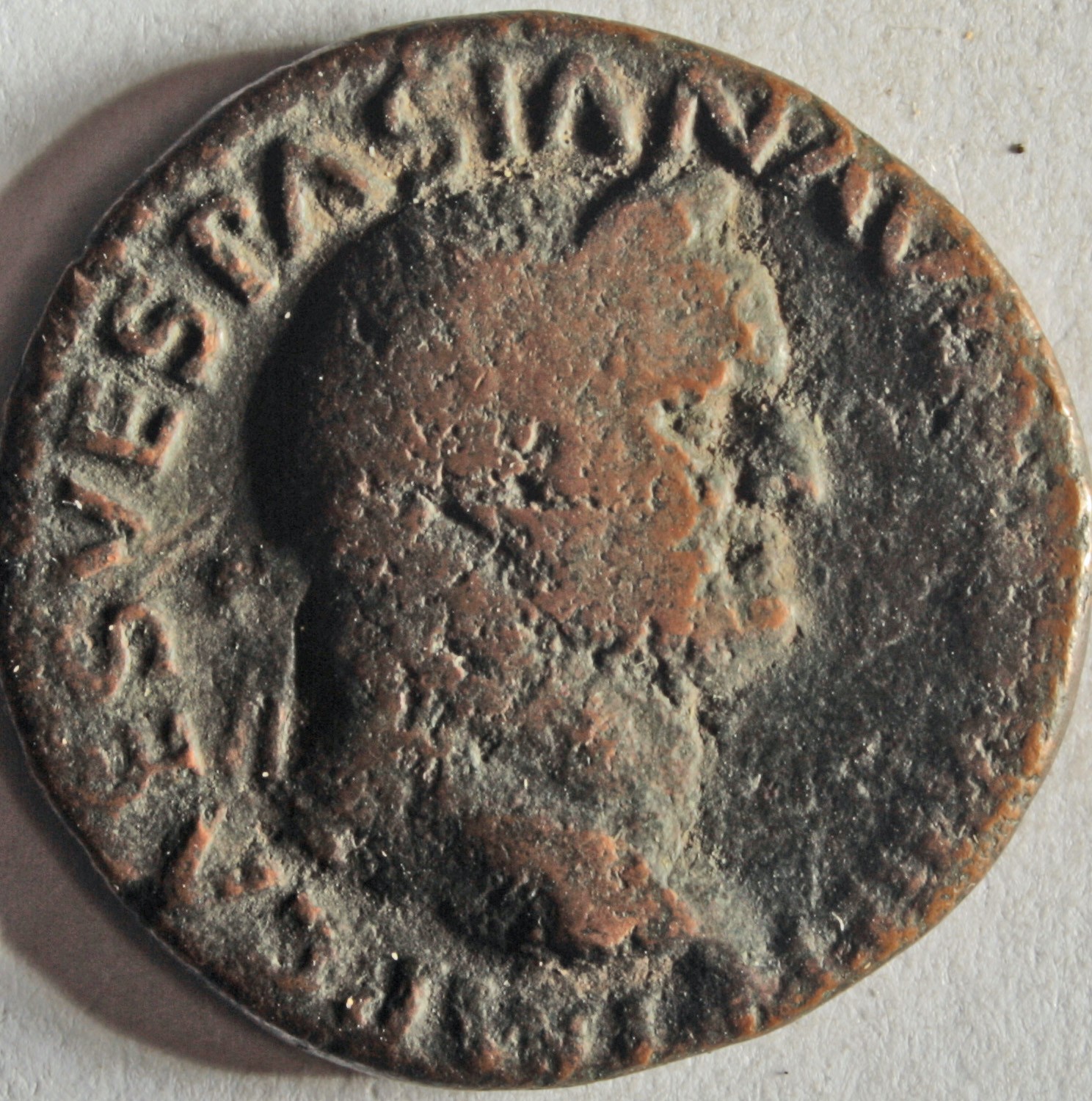 Römische Münze, Nominal As, Prägeherr Vespasian, Prägeort Lyon, Original (Museumsgesellschaft Bad Dürkheim e.V. CC BY-NC-SA)