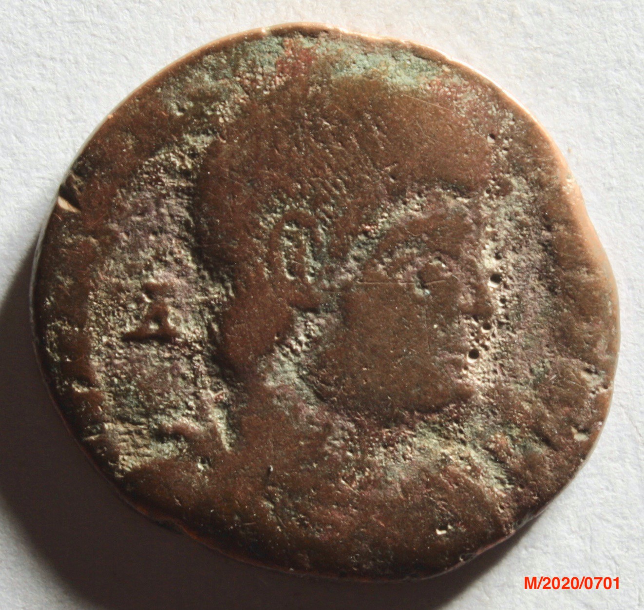 Römische Münze, Nominal Maiorina/ Aes2, Prägeherr Magnentius, Prägeort Trier, Original (Museumsgesellschaft Bad Dürkheim e.V. CC BY-NC-SA)