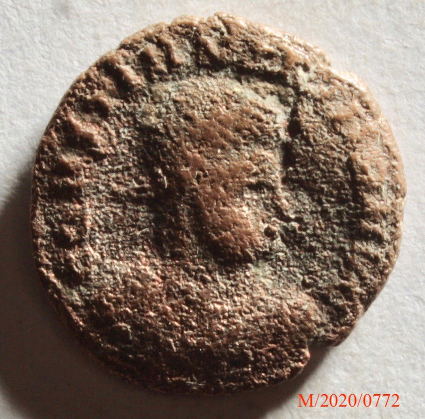Römische Münze, Nominal Follis, Prägeherr Constantinus II., Prägeort nicht bestimmbar, Original (Museumsgesellschaft Bad Dürkheim e.V. CC BY-NC-SA)